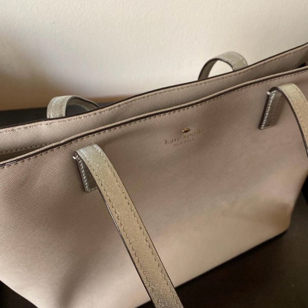 Kate Spade cream hand bag 👜 Free US shipping! 📦